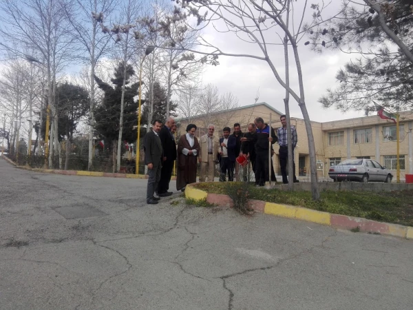 کاشت نهال در پردیس شهید چمران به مناسبت روز درختکاری 5