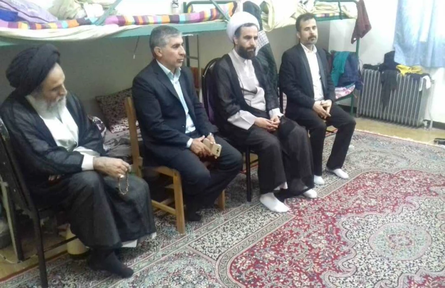 دیدار صمیمی دکتر آزادی با دانشجویان خوابگاهی 2