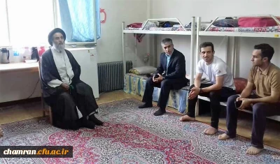 دیدار صمیمی دکتر آزادی با دانشجویان خوابگاهی