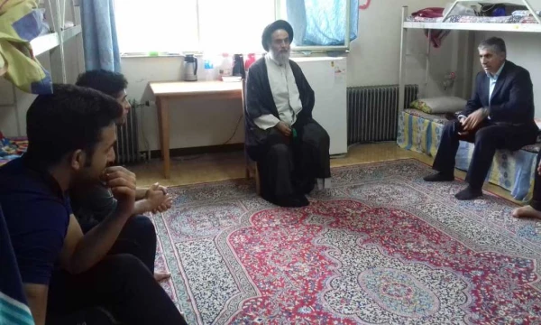 دیدار صمیمی دکتر آزادی با دانشجویان خوابگاهی 5