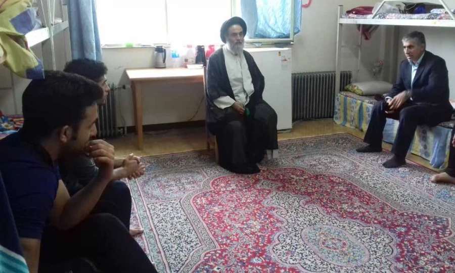 دیدار صمیمی دکتر آزادی با دانشجویان خوابگاهی 5