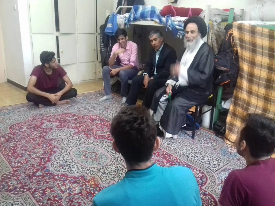 دیدار صمیمی دکتر آزادی با دانشجویان خوابگاهی 6