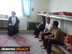 دیدار صمیمی دکتر آزادی با دانشجویان خوابگاهی 8