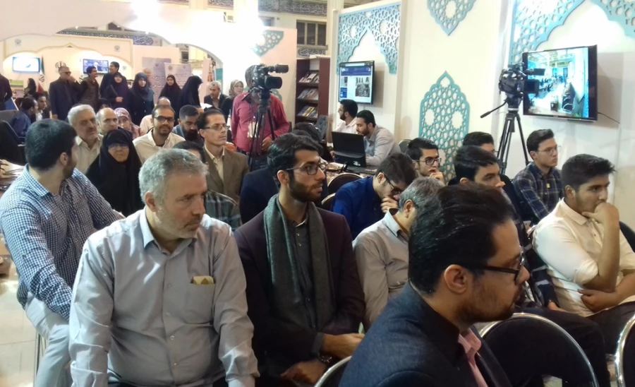 اداره غرفه دانشگاه فرهنگیان استان تهران در نمایشگاه بین المللی قرآن کریم توسط دانشجویان پردیس شهید چمران 3