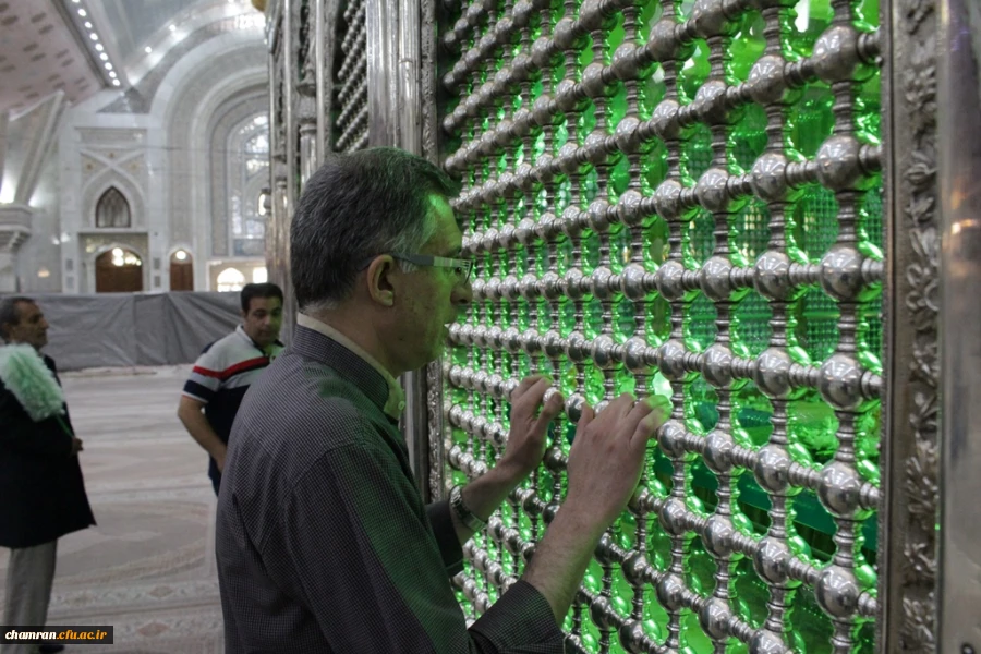 تجدید پیمان همکاران پردیس شهید چمران با آرمان های حضرت امام خمینی

 4