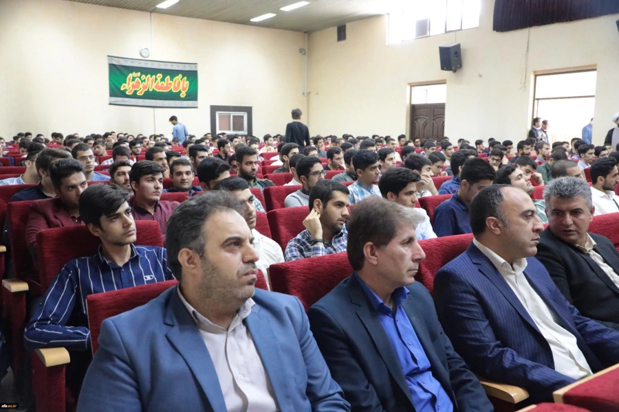 نسبت به نظام تعلیم و تربیت و کتاب های درسی نقاد باشید تا بتوان از فکر جوان شما بهره برد 3