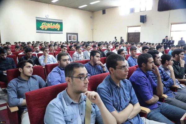 نسبت به نظام تعلیم و تربیت و کتاب های درسی نقاد باشید تا بتوان از فکر جوان شما بهره برد 5