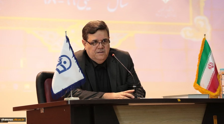 نسبت به نظام تعلیم و تربیت و کتاب های درسی نقاد باشید تا بتوان از فکر جوان شما بهره برد 6