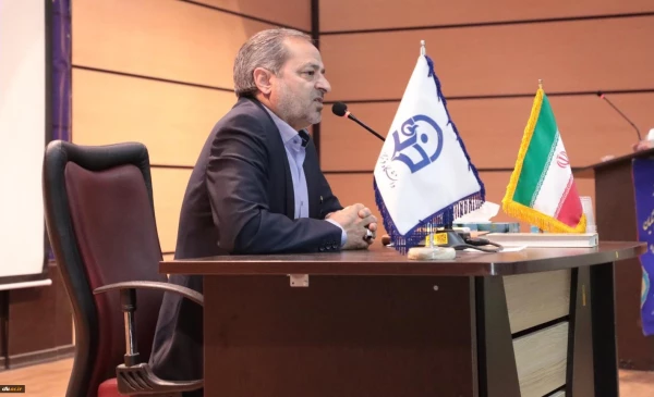 معلم باید خود عامل و الگو باشد چون تاثیر الگو بر دانش آموز بیشتر از توصیه و کلام است 3