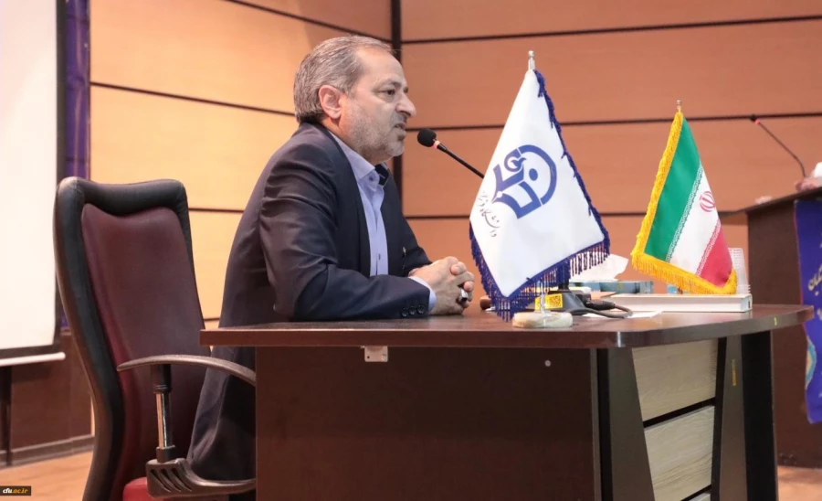 معلم باید خود عامل و الگو باشد چون تاثیر الگو بر دانش آموز بیشتر از توصیه و کلام است 3