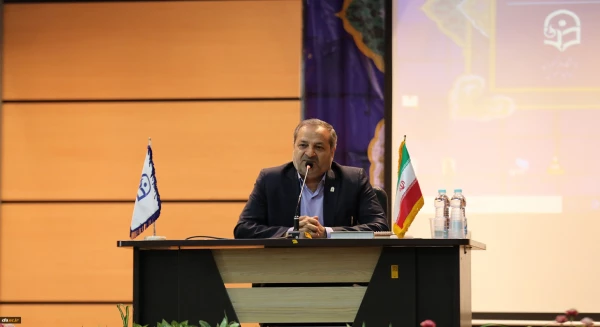 معلم باید خود عامل و الگو باشد چون تاثیر الگو بر دانش آموز بیشتر از توصیه و کلام است 4