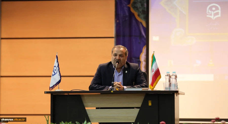 معلم باید خود عامل و الگو باشد چون تاثیر الگو بر دانش آموز بیشتر از توصیه و کلام است 4