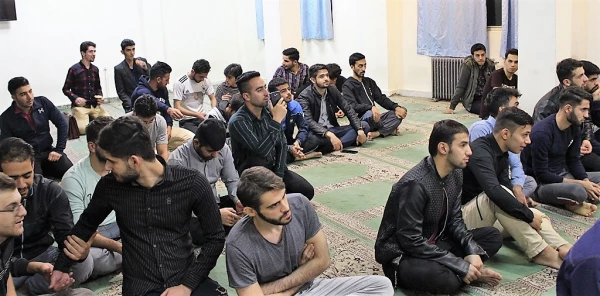 نشست صمیمی دانشجویان و همکاران پردیس شهید چمران در سرای دانشجویی 3