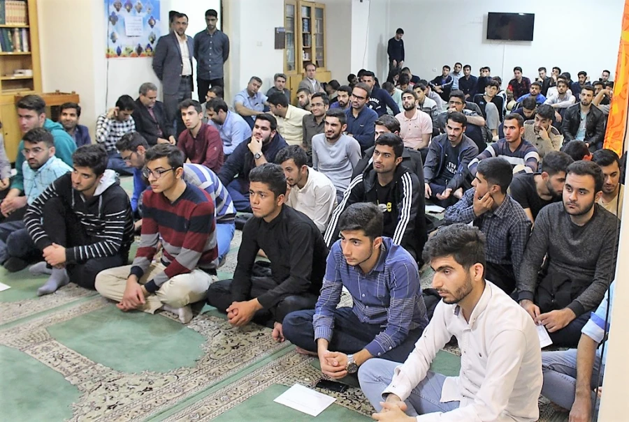 نشست صمیمی دانشجویان و همکاران پردیس شهید چمران در سرای دانشجویی 4