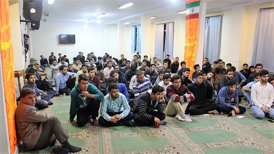 نشست صمیمی دانشجویان و همکاران پردیس شهید چمران در سرای دانشجویی 6