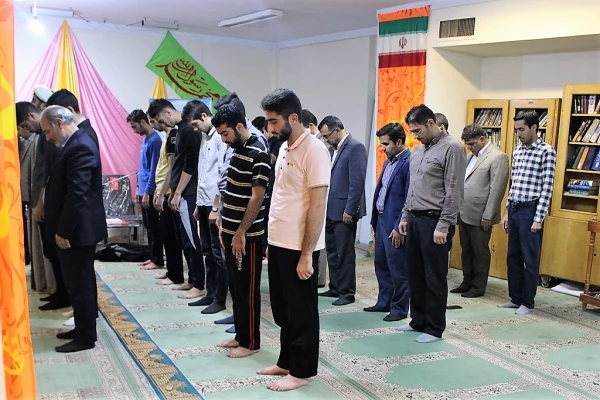 نشست صمیمی دانشجویان و همکاران پردیس شهید چمران در سرای دانشجویی 7