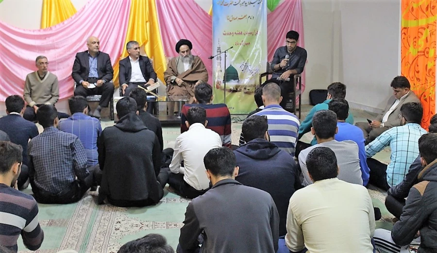 نشست صمیمی دانشجویان و همکاران پردیس شهید چمران در سرای دانشجویی 8