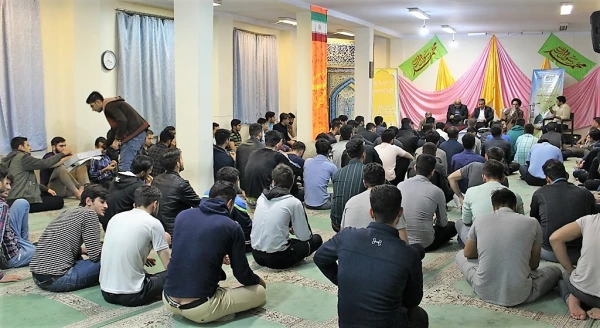 نشست صمیمی دانشجویان و همکاران پردیس شهید چمران در سرای دانشجویی 12