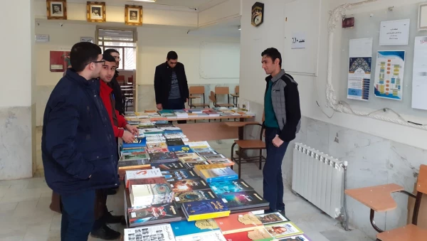 نمایشگاه کتاب در پردیس شهید چمران 2