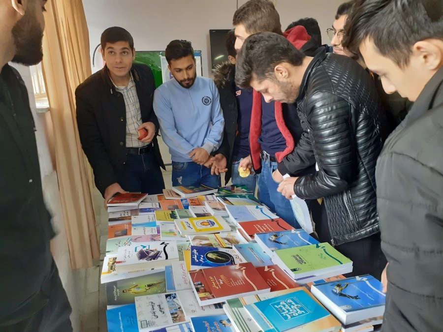 برپایی نمایشگاه کتاب در پردیس شهید چمران 2