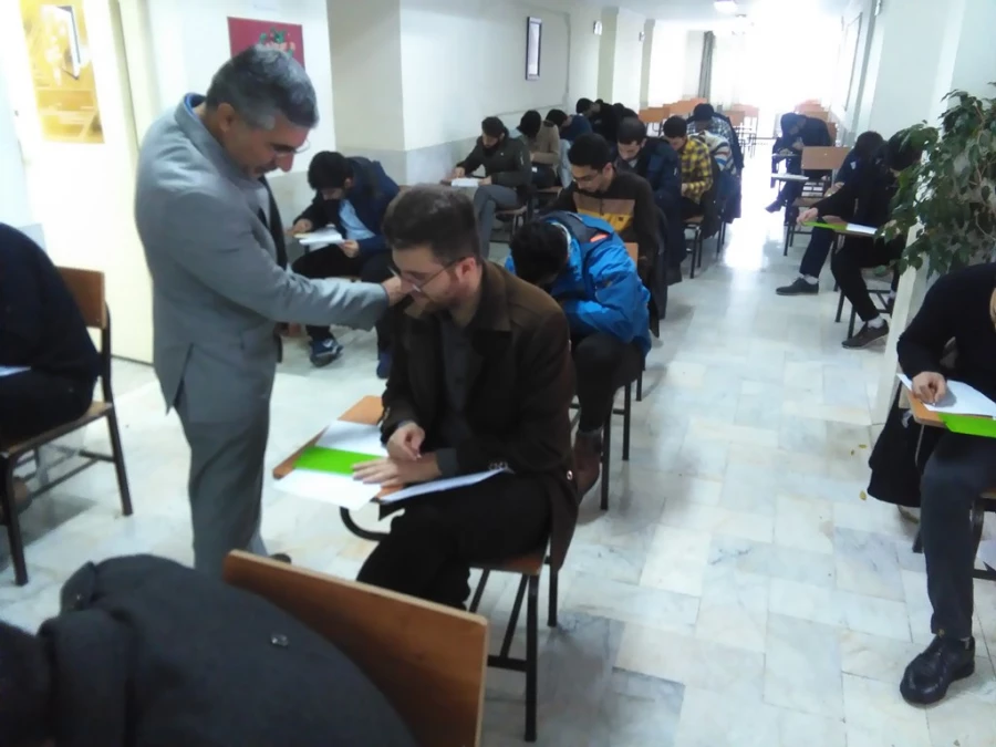 پایان امتحانات نیمسال اول سال تحصیلی ۹۹–۹۸ 3