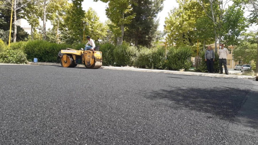 انجام پروژه آسفالت ریزی در پردیس شهید چمران 18