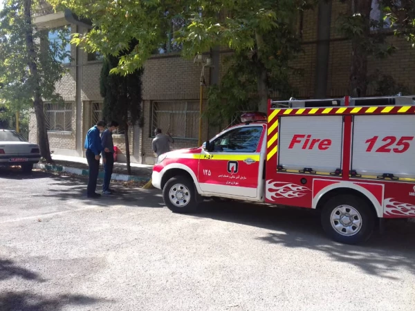 ضدعفونی کردن ساختمان های پردیس شهید چمران توسط آتش نشانی 3