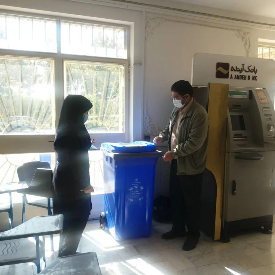 اجرای طرح کاهش پسماند و تفکیک زباله از مبدا در پردیس شهید چمران 6