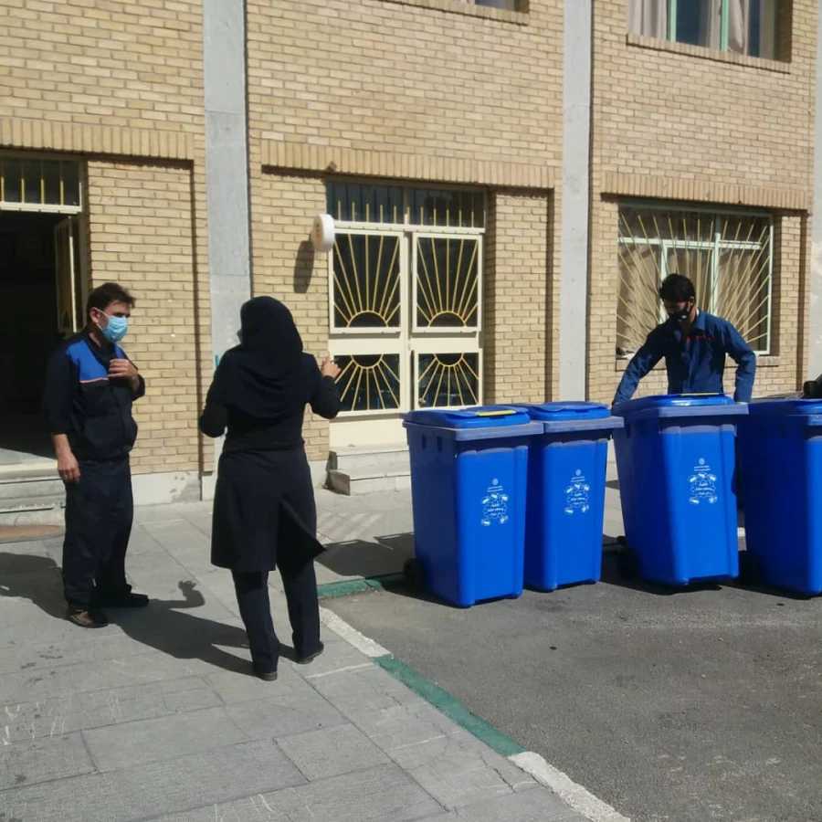 اجرای طرح کاهش پسماند و تفکیک زباله از مبدا در پردیس شهید چمران 8