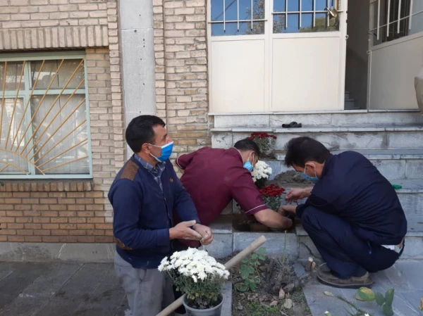کاشت گل و زیباسازی محوطه پردیس شهید چمران 7