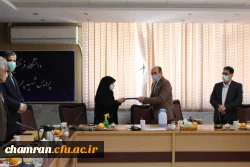 تکریم از خانم دکتر نادری معاون امور آموزشی پژوهشی و فرهنگی فرهنگی مدیریت امور پردیس های استان تهران 6