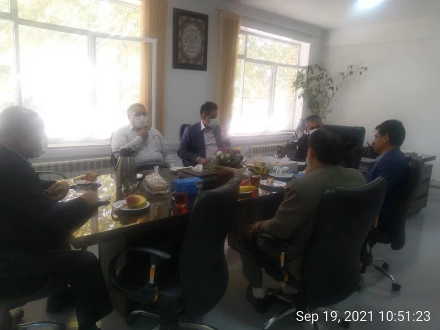 تکریم از دکتر پیریایی در پردیس شهید چمران 5