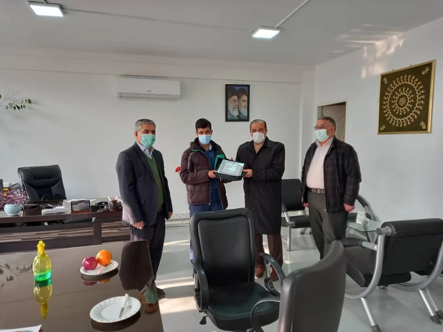 تقدیر از دانشجوی فعال در حوزه فرهنگی-اجتماعی 4