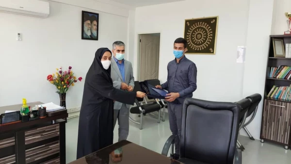 تقدیر از دانشجوی فعال در حوزه سلامت و دانشجویی 3