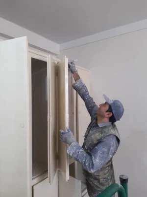 انجام پروژه بهسازی کمدها و درها و رنگ آمیزی سراهای دانشجویی 11