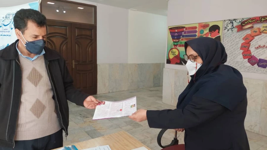 برگزاری ایستگاه سلامت در روزهای واپسین سال 1400 و تقدیر از آقای علیرضا سنایی نیکخو به عنوان همیار سلامت فعال  3