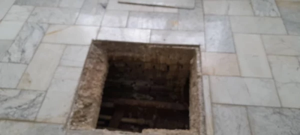 تعمیر لوله های آب در ساختمان آموزش پردیس شهید چمران 6