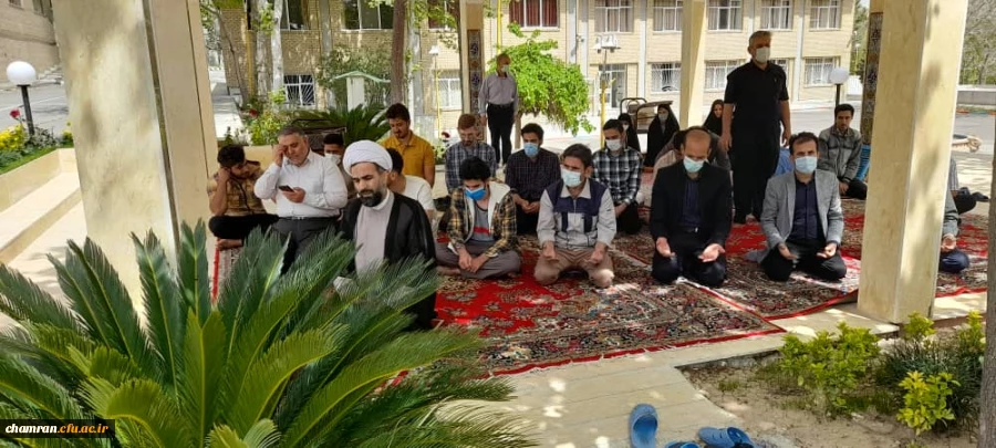 اقامه نماز جماعت ظهر و عصر در پردیس شهید چمران 2