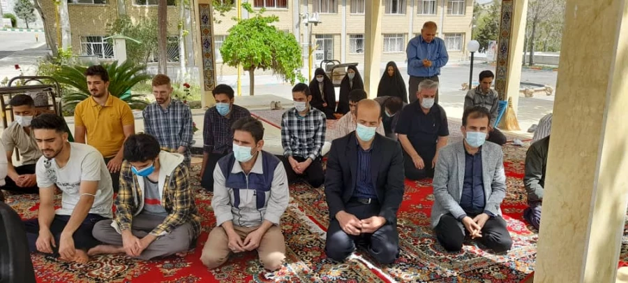 اقامه نماز جماعت ظهر و عصر در پردیس شهید چمران 3