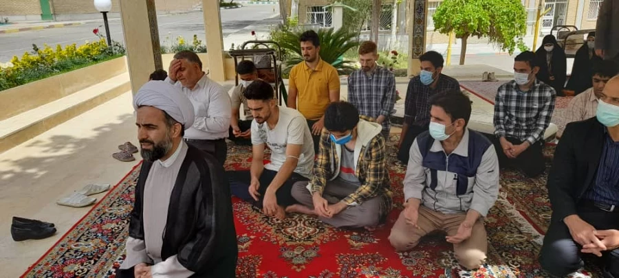 اقامه نماز جماعت ظهر و عصر در پردیس شهید چمران 4