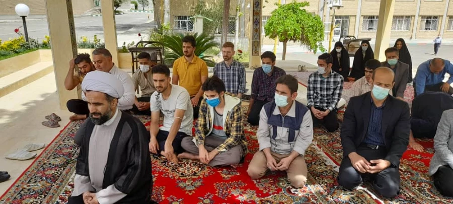 اقامه نماز جماعت ظهر و عصر در پردیس شهید چمران 5