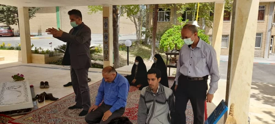 اقامه نماز جماعت ظهر و عصر در پردیس شهید چمران 6