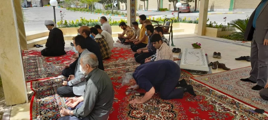 اقامه نماز جماعت ظهر و عصر در پردیس شهید چمران 7