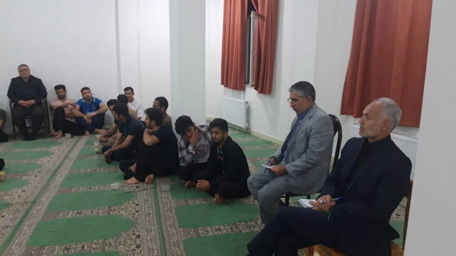 نشست صمیمی مسئولان پردیس شهید چمران با دانشجویان 3