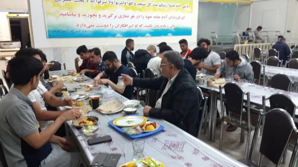 نشست صمیمی مسئولان پردیس شهید چمران با دانشجویان 11