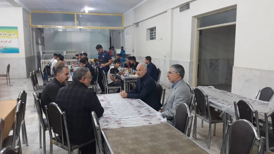 نشست صمیمی مسئولان پردیس شهید چمران با دانشجویان 16