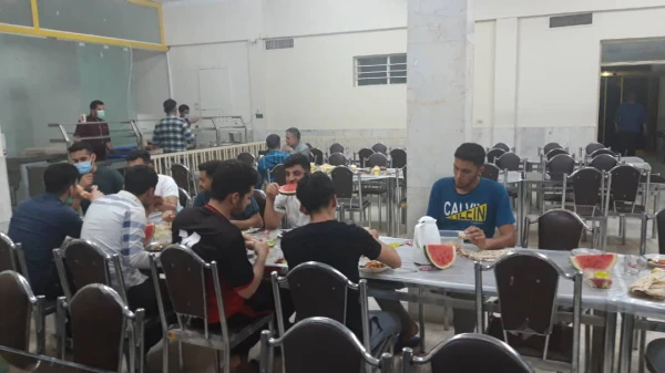 صرف افطاری سرپرست پردیس شهید چمران همراه با دانشجویان 2