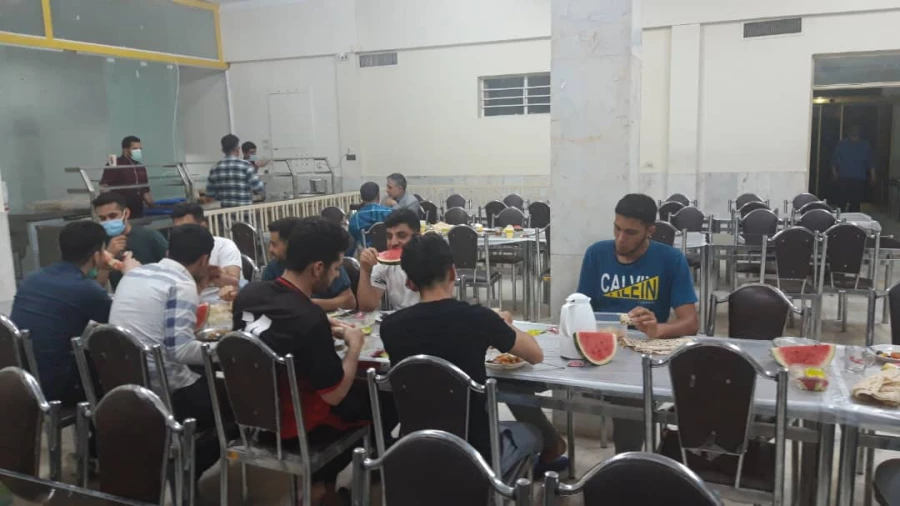 صرف افطاری سرپرست پردیس شهید چمران همراه با دانشجویان 2