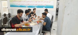 صرف افطاری سرپرست پردیس شهید چمران همراه با دانشجویان 5
