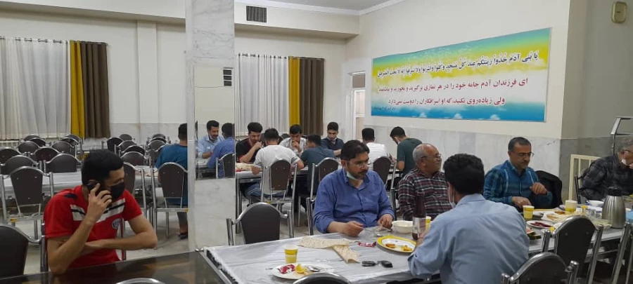 صرف افطاری سرپرست پردیس شهید چمران همراه با دانشجویان 8